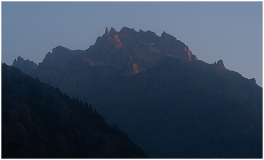 Lever de soleil sur les sommets des Écrins